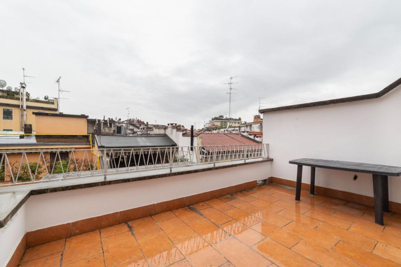 Sant'Ambrogio Bright Apartment With Terrace Milan Bagian luar foto